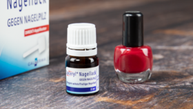 Loceryl® Nagellack auf Holz